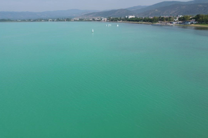 İznik Gölü turkuaza büründü