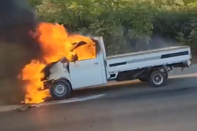 Bursa'da seyir halindeki kamyonet cayır cayır yandı