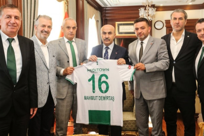 Bursaspor yönetimi Bursa Valisi Mahmut Demirtaş'ı ziyaret etti