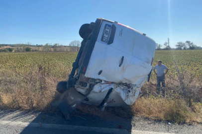 Hatalı sollama yapan minibüs takla attı: 1 yaralı