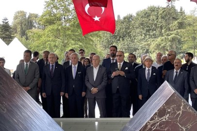 CHP Genel Başkanı Kılıçdaroğlu, Özal ve Menderes'in anıt mezarlarını ziyaret etti