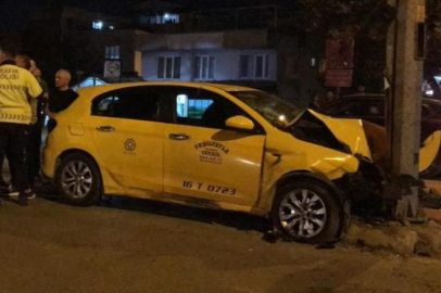 Bursa'da hamile kadını yetiştirmeye çalışan taksi kaza yaptı: 6 yaralı