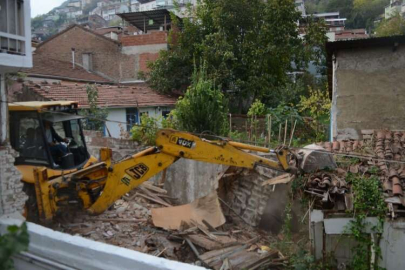 Bursa Osmangazi'de metruk binalar tek tek yıkılıyor