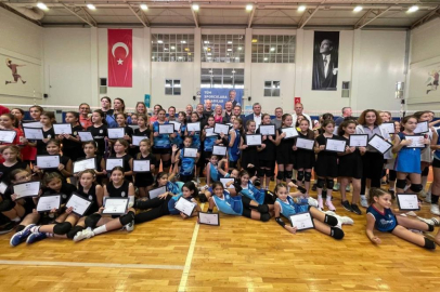 Voleybol Şenliği’nde 800 çocuk buluştu