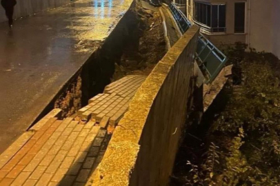 Bursa’da aşırı yağışlar nedeniyle yol çöktü