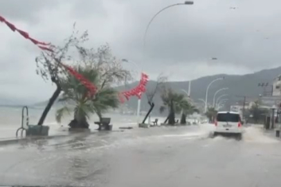 Bursa’da deniz karayla birleşti, yollar göle döndü