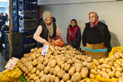 Pazar esnafı ve vatandaş arasındaki fiyat savaşı: "40 bin borçlandım"