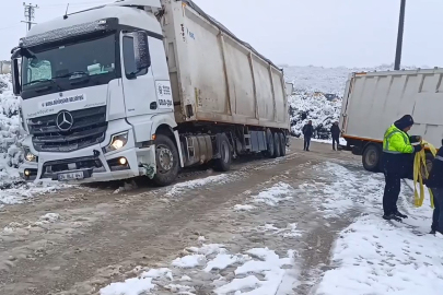 Kar yağışının ardında zor wnlar: Bursa yollarında kayganlık tırları zorladı