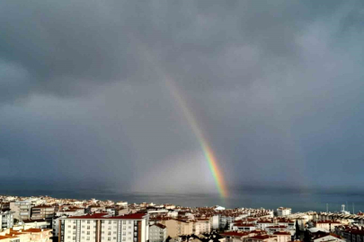 Bursa Mudanya'da yağmurdan sonra gökkuşağı şöleni