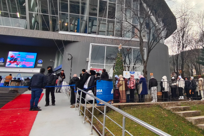 Uludağ teleferiğinde yoğunluk: Vatandaşlar kuyrukta bekliyor