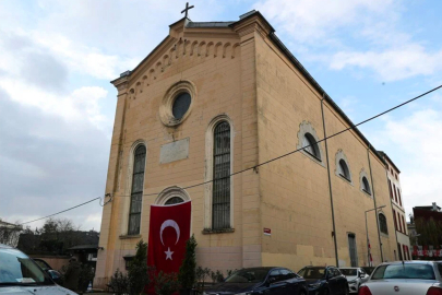 Kilisede cinayet : Maskeler bulundu ancak silahlar kayıp