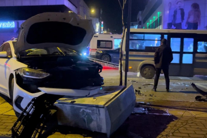 Bursa'da 2 otomobil çarpıştı: 6 yaralı