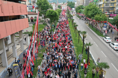 19 Mayıs coşkusu caddelere sığmadı